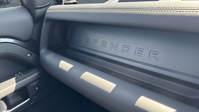 Land Rover Defender 3.0 D250 X-Dynamic SE 110 5dr Auto Diesel Estate - Image 23